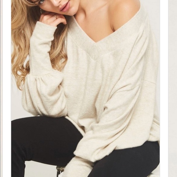 ✨LAST 1 Oatmeal bubble sleeve V neck hacci top - Picture 4 of 8